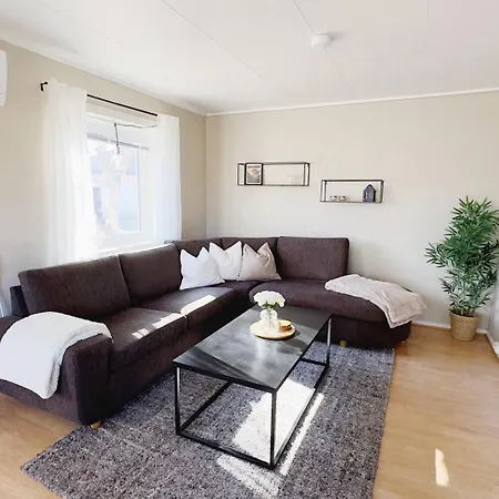 Vakantiehuis House With Perfect Location In Leknes
